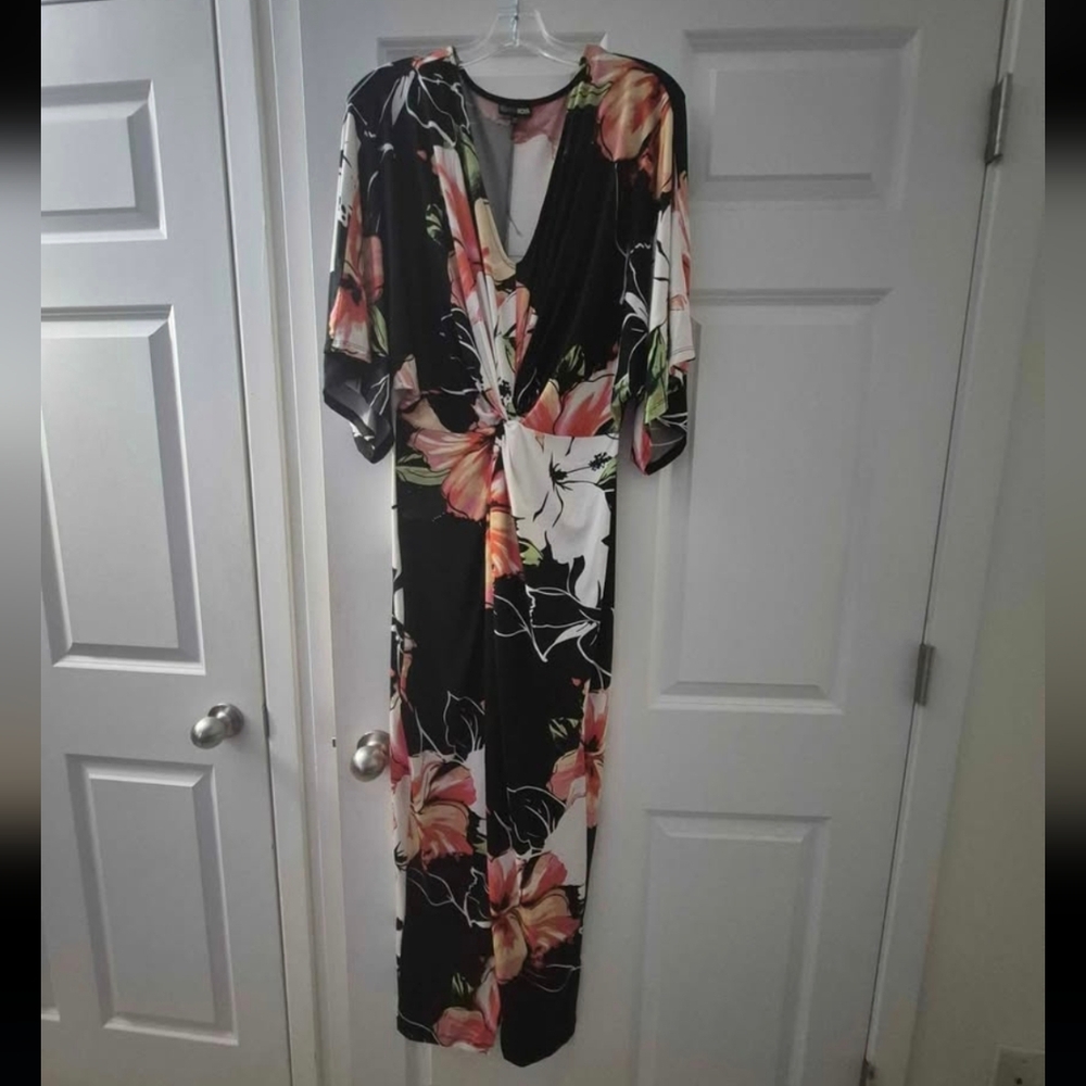 Fashion Nova floral print V-neck twisted front dress